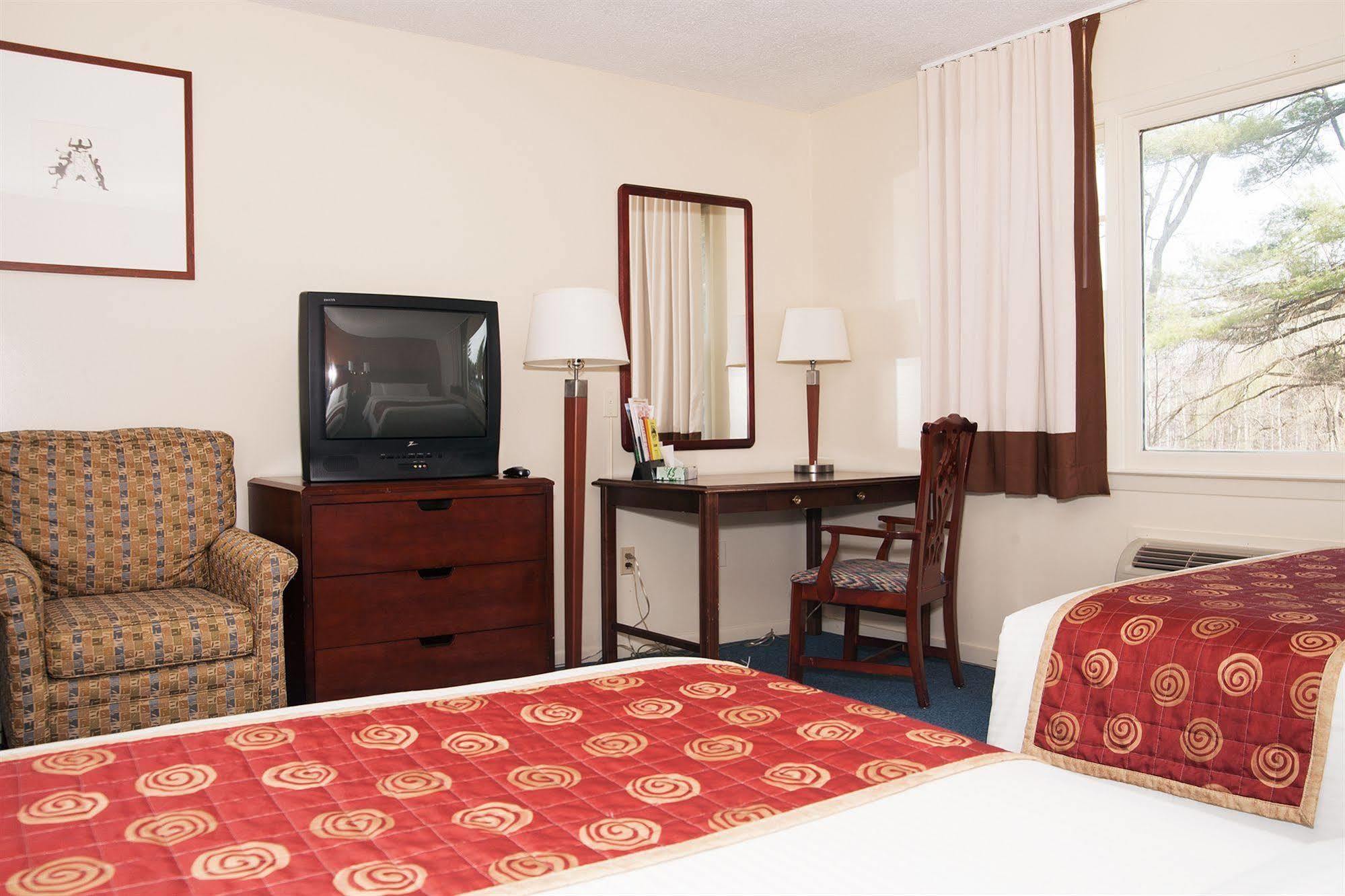 Red Carpet Inn And Suites พลีมัธ ภายนอก รูปภาพ